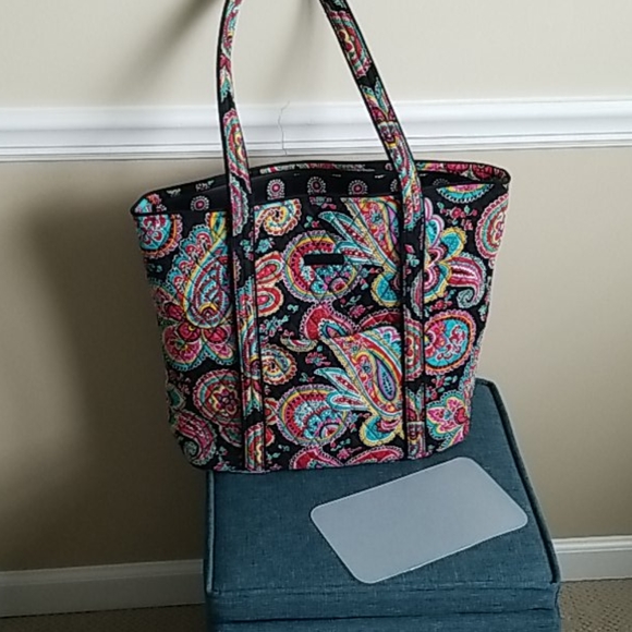 Vera Bradley Handbags - Vera Bradley Vera Tote
